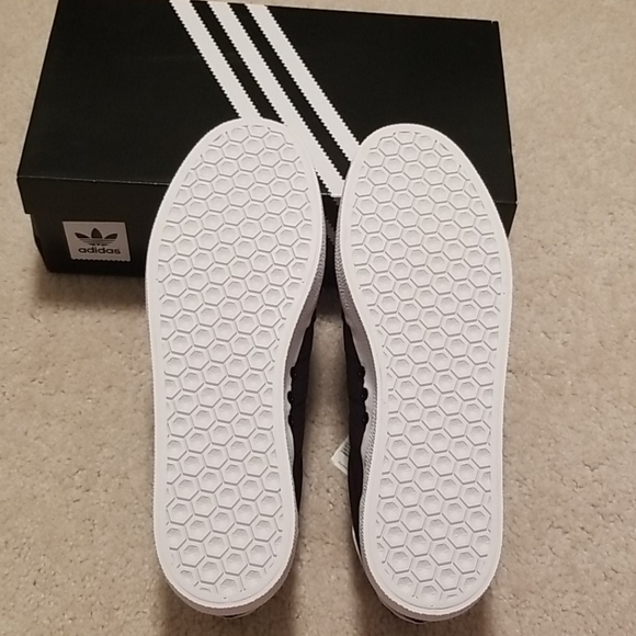 Adidas Originals - Picture 2 of 6